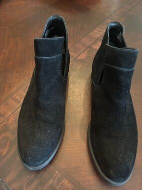 me too Black Suede Ankle Booties